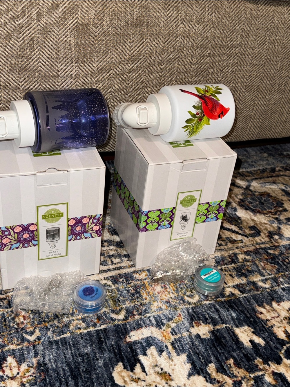 Sale NWT Set of 4 BUNDLE Scentsy Mini Plugin wax fragrance various warmers LOT - Picture 4 of 8